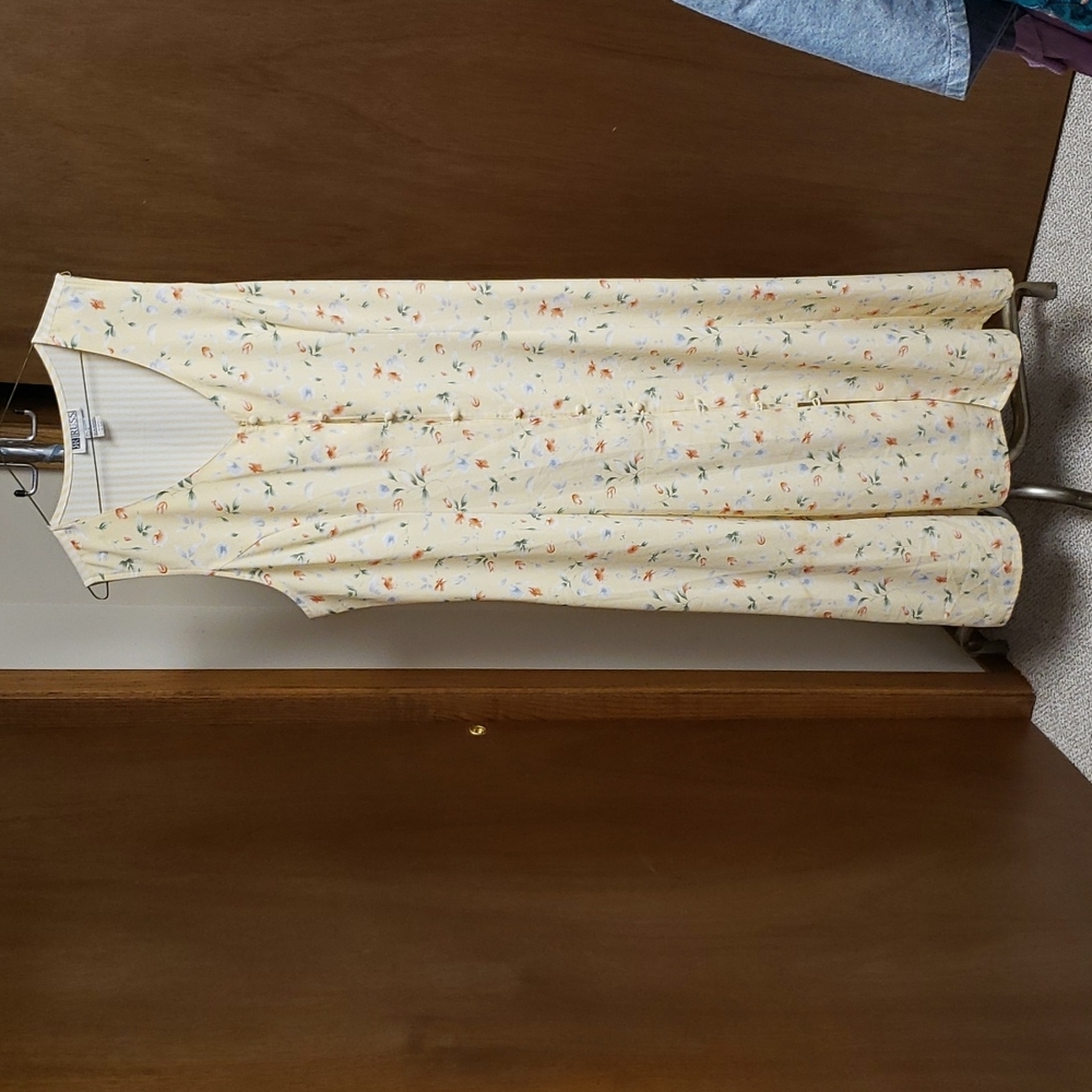 Yellow floral print sleeveless maxi dress.Bin#5